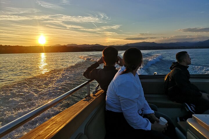 Desenzano Sunset walking and boat ride tour with a drink omboard!