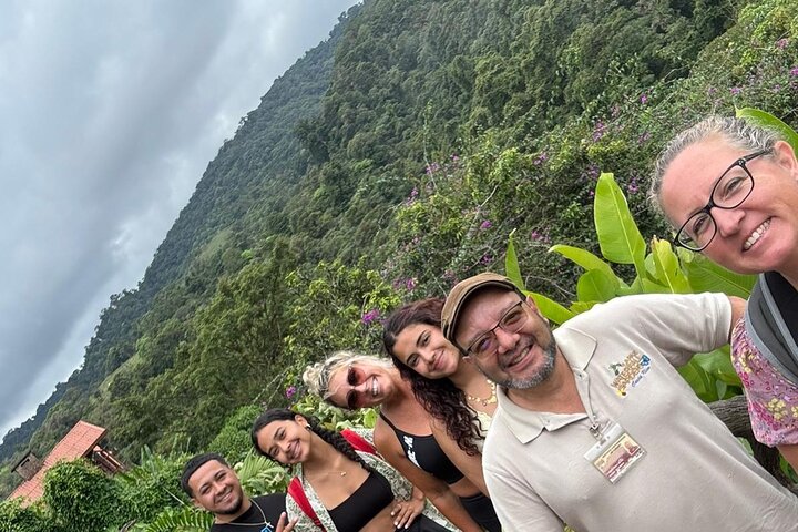 Full Day Poas Volcano, La Paz Waterfall Gardens and Coffee Plantation Experience