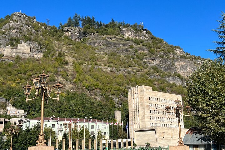 Kutaisi: Chiatura Cable Cars & Katskhi Pillar Guided Tour