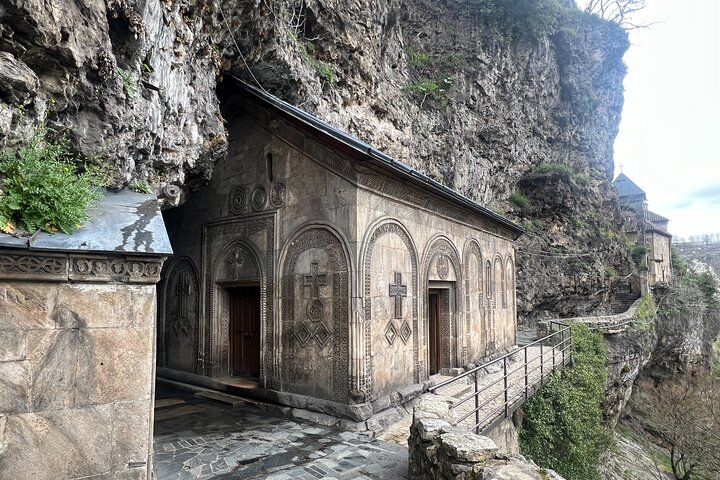 Kutaisi: Chiatura Cable Cars & Katskhi Pillar Guided Tour