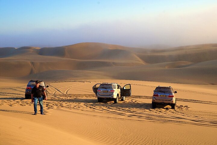 Sandwich Harbour 4x4 guided tours(Includes Cruise ship pick up)