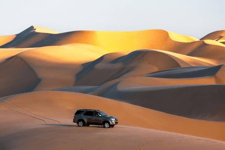 Sandwich Harbour 4x4 guided tours(Includes Cruise ship pick up)