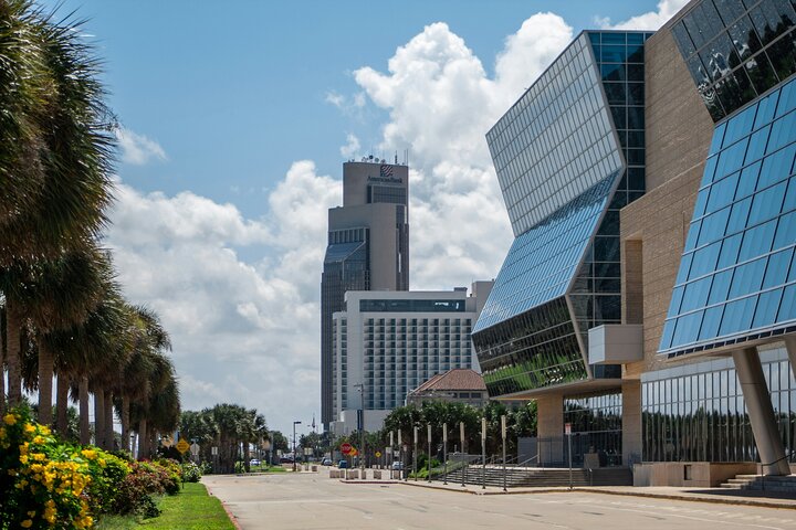 A Spectacular Scavenger Hunt: Sparkling City by the Sea