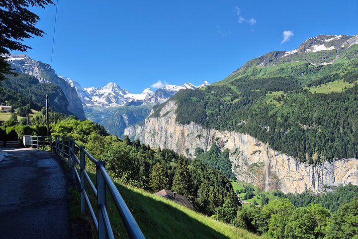 Easy countryside tour in Swiss Alps - kids friendly