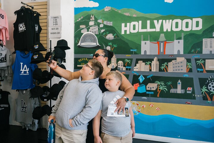 Best of Los Angeles Guided City Tour with 4 Stops & Free Time