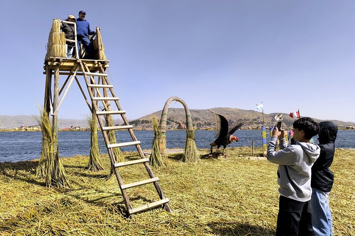 3h Boat Tour to Uros Island from Puno