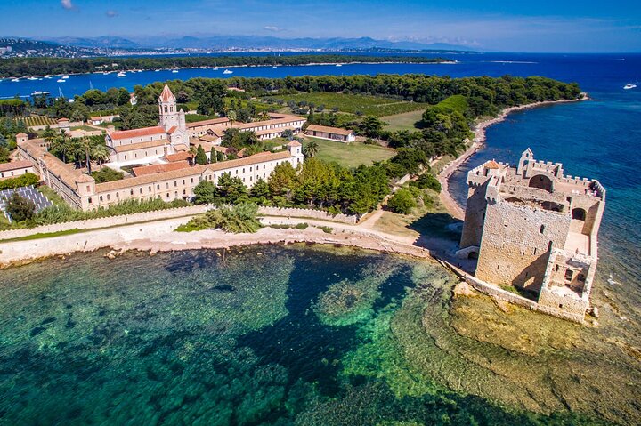 Private escape to discover Cannes & Lerins islands from the sea