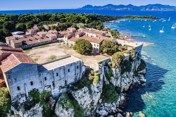 Private escape to discover Cannes & Lerins islands from the sea