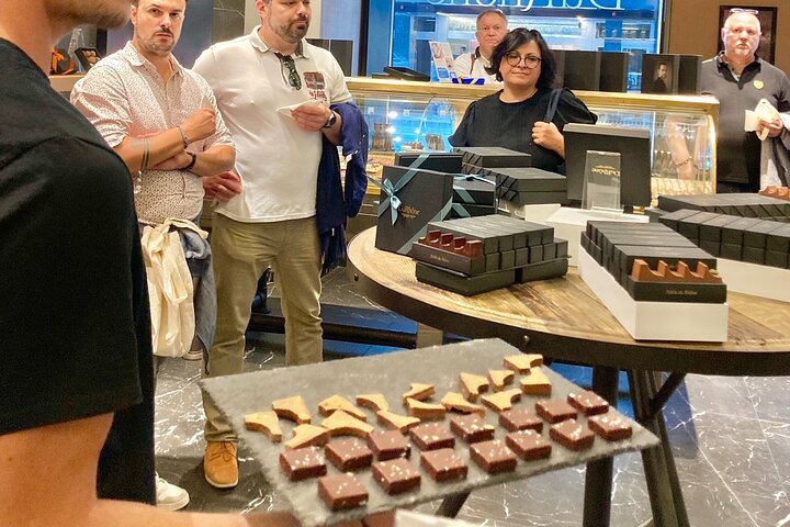 Food tour with EAT and CHILL TOUR Geneva & Lausanne