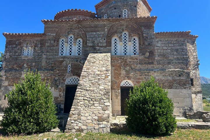 1-Day Tour in Blue Eye, Monastery, Gjirokaster and Lekursi Castle