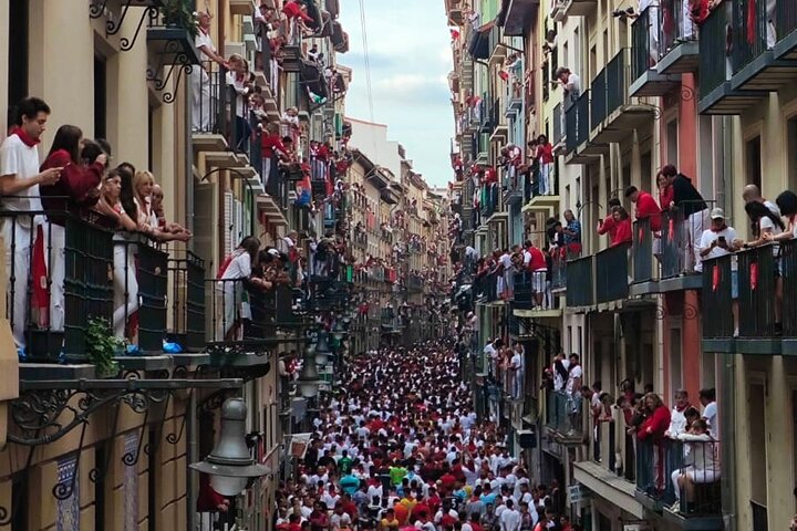 VIP San Fermin : Balcony in Estafeta, Churros y Gigantes