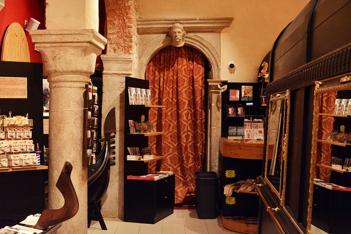 Charming Gondola Ride on the Grand Canal & Gondola Gallery™