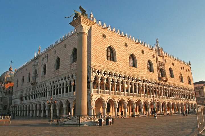 Venice's Best: Basilica, Doge's Palace, Gondola & History Gallery