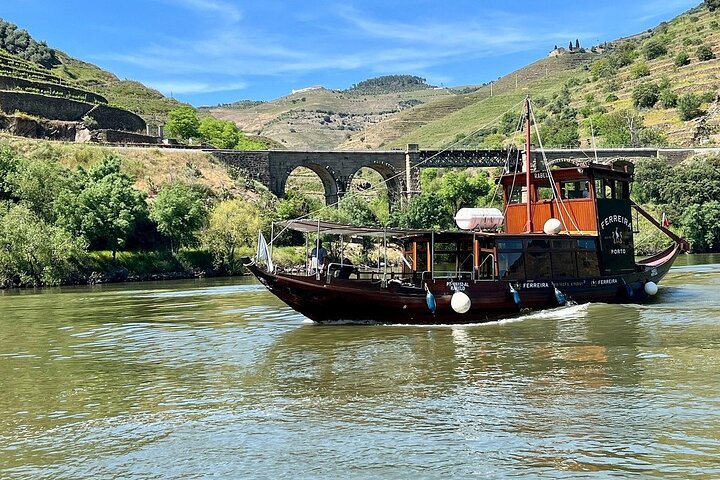 Lisbon to Douro Valley One Way Trip Up to 4 Stops