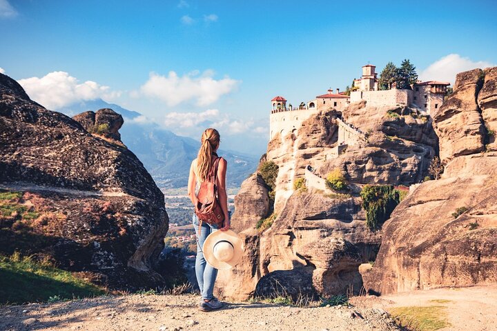 Meteora: Guided Sunset Tour with Monasteries and Caves Visit