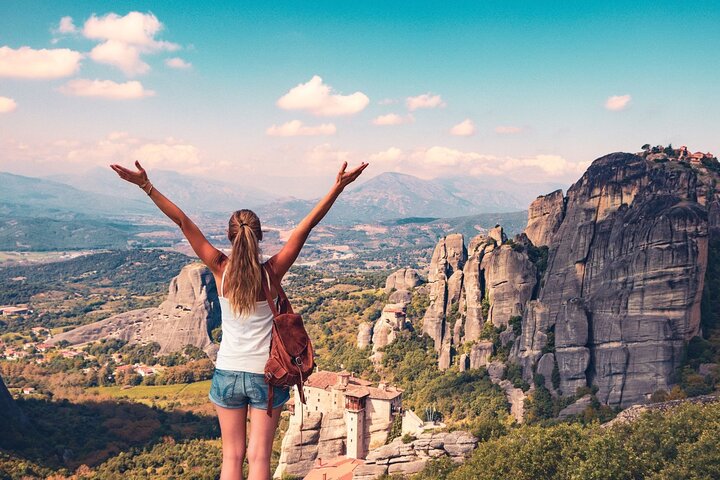 Meteora: Guided Sunset Tour with Monasteries and Caves Visit