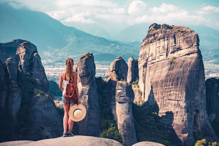 Meteora: Guided Sunset Tour with Monasteries and Caves Visit
