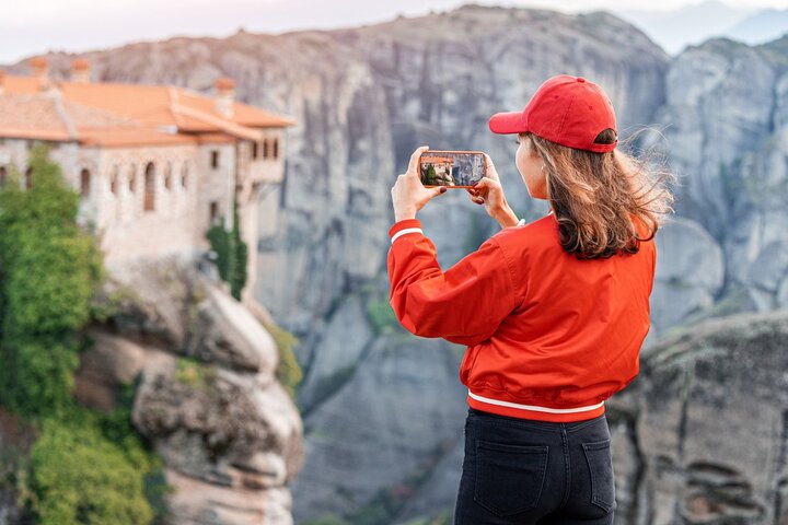 Meteora: Guided Sunset Tour with Monasteries and Caves Visit