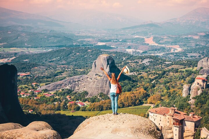 Meteora: Guided Sunset Tour with Monasteries and Caves Visit