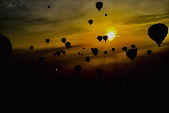 Balloon flight + pick up in CDMX + Breakfast in Cave + Pyramids
