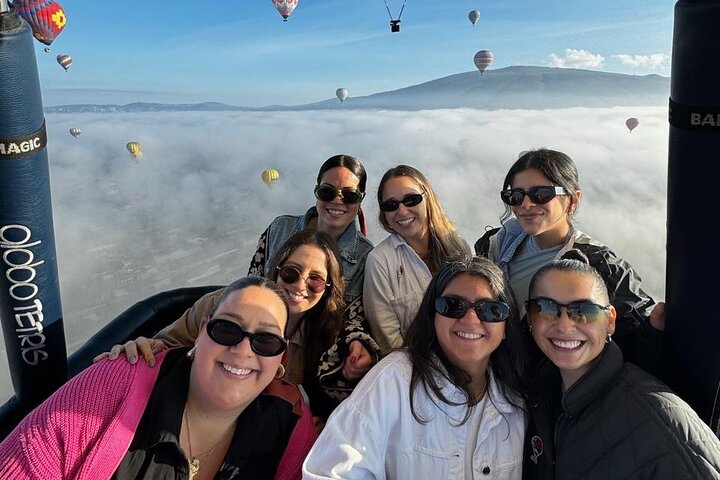 Balloon flight + pick up in CDMX + Breakfast in Cave + Pyramids