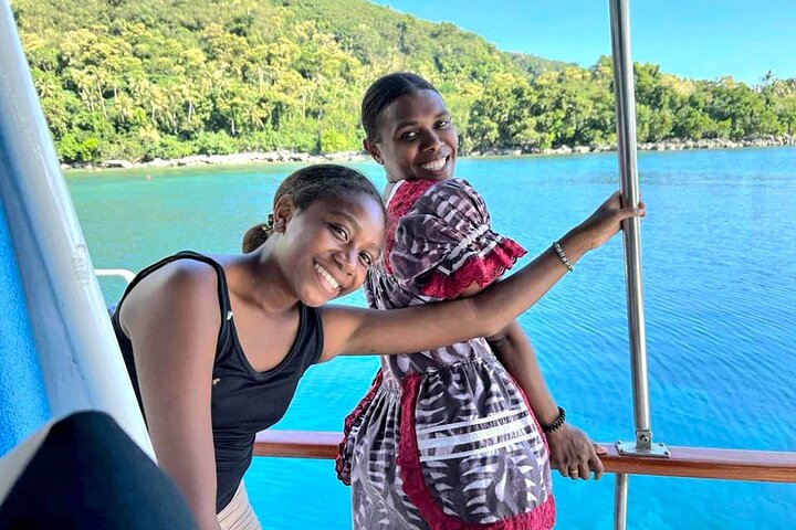 Major Tom -Sailing Day Cruise, with Snorkeling, Lunch & More!