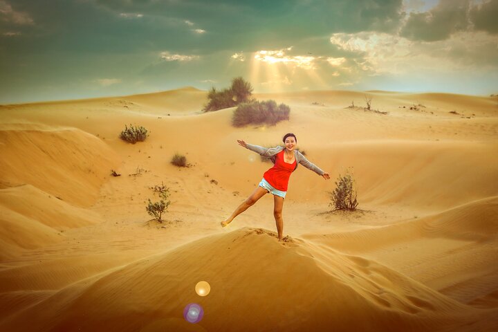 Dubai Premium Red Dunes Safari, Camels & 5* BBQ at Al Khayma Camp