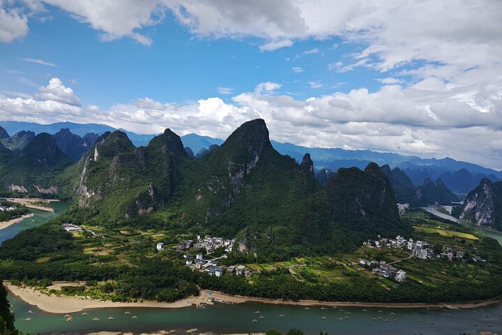 Guilin Highlights Tour Li River to Yangshuo and Xianggong Hill