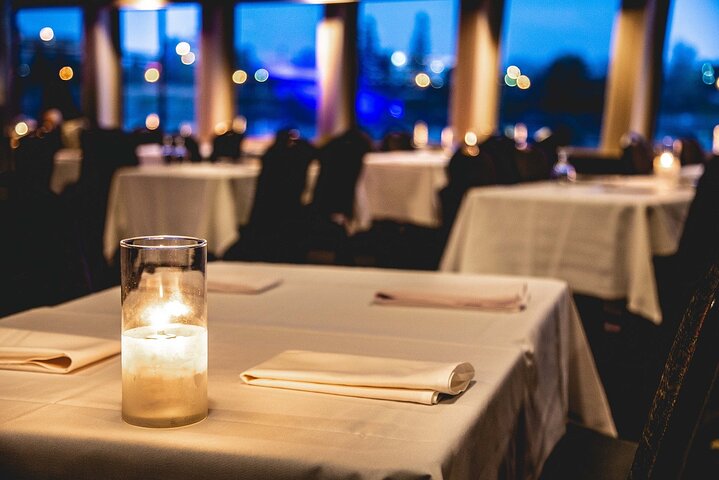 2.5-hour Dinner Cruise on Willamette River