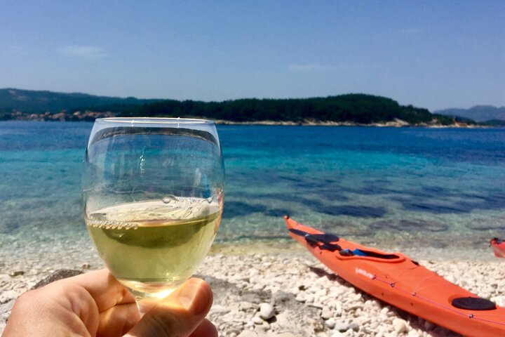 Bits of History - Half day kayak Tour with Wine delight