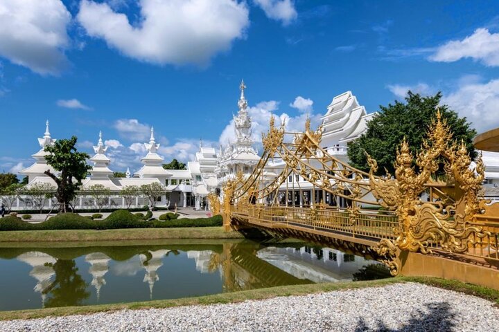 From Chiang Rai: 3 Temples, Golden Triangle Tour, Tea Plantation
