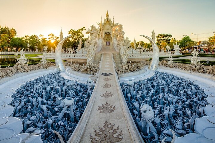 From Chiang Rai: 3 Temples, Golden Triangle Tour, Tea Plantation
