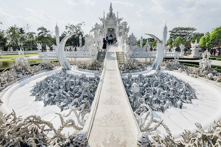 From Chiang Rai: 3 Temples, Golden Triangle Tour, Tea Plantation