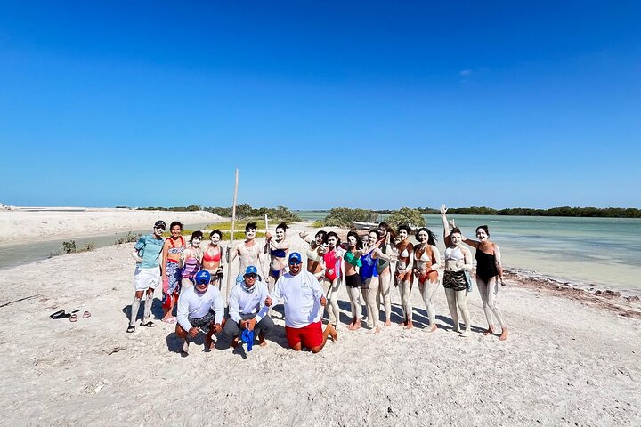 Las Coloradas, Río Lagartos and Playa Cancunito Tour from Mérida