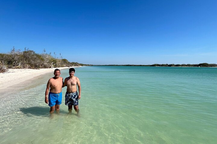 Las Coloradas, Río Lagartos and Playa Cancunito Tour from Mérida