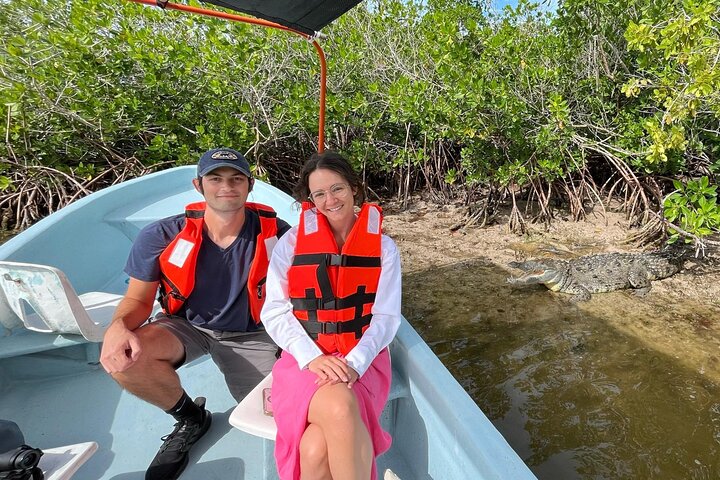 Las Coloradas, Río Lagartos and Playa Cancunito Tour from Mérida