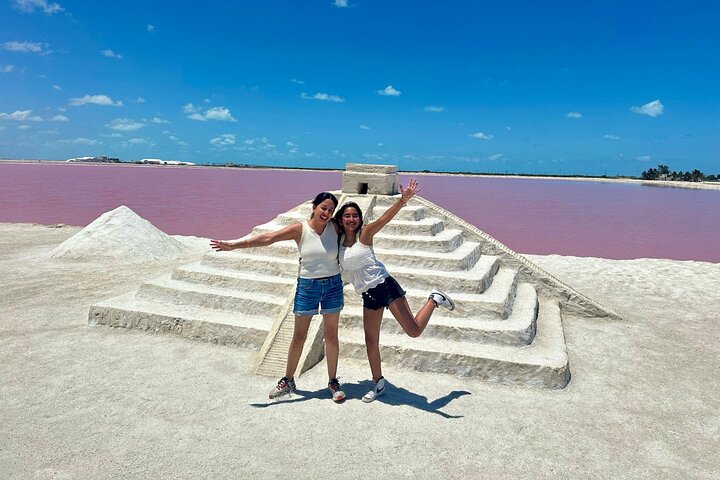 Las Coloradas, Río Lagartos and Playa Cancunito Tour from Mérida