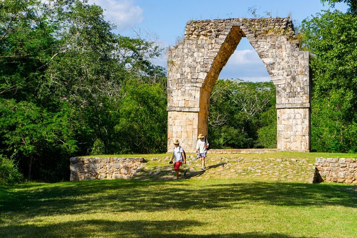 Tour to Uxmal Kabah and Chocolate Museum from Mérida