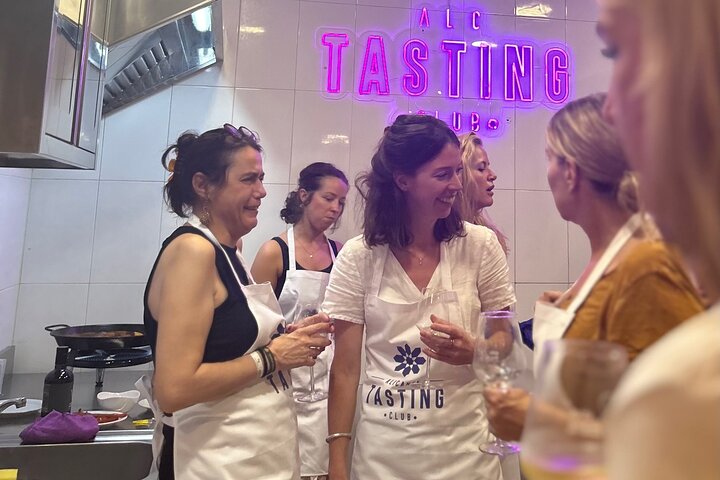 Alicante Paella Cooking Class, Tapas, Drinks & Central Market