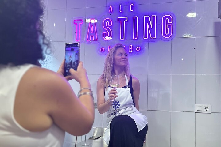 Alicante Paella Cooking Class, Tapas, Drinks & Central Market