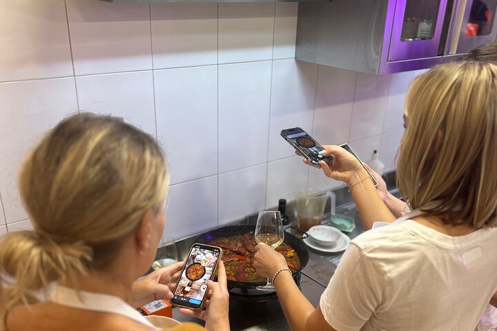 Alicante Paella Cooking Class, Tapas, Drinks & Central Market