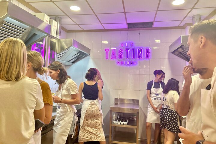 Alicante Paella Cooking Class, Tapas, Drinks & Central Market