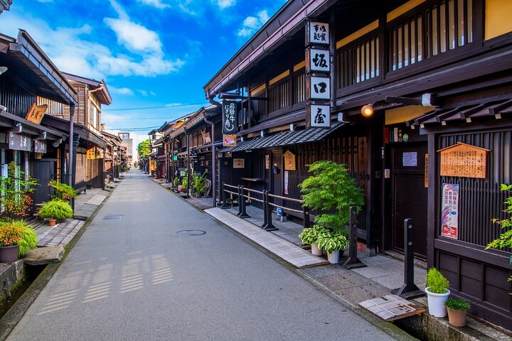 Gujo, Hida Takayama, and Shirakawa-go Day Tour from Nagoya