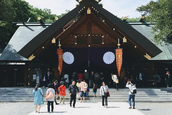 Between Sapporo and New Chitose Airport: Private One-Way Transfer