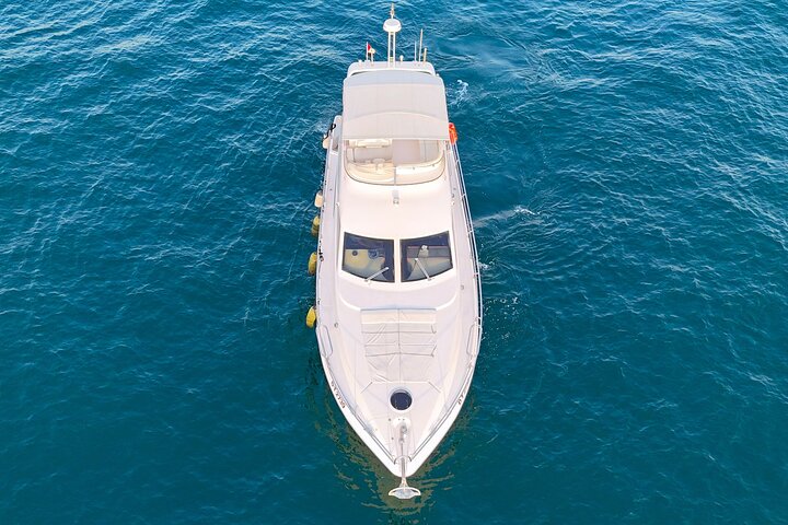 Dubai Private Luxury Cruise on a Stylish 50FT Yacht