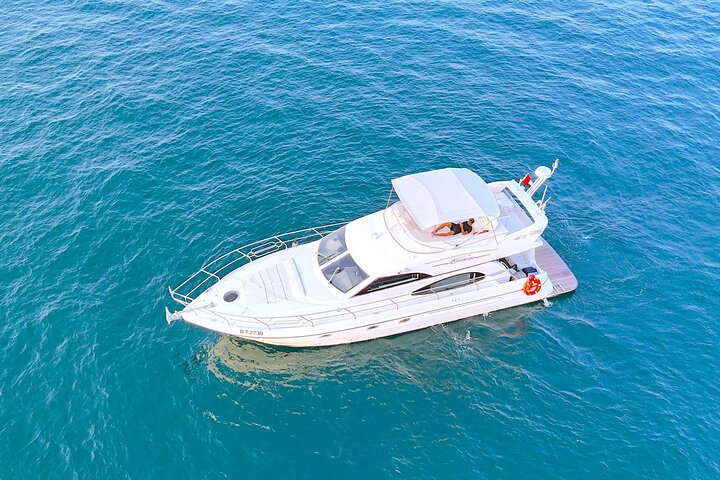 Dubai Private Luxury Cruise on a Stylish 50FT Yacht