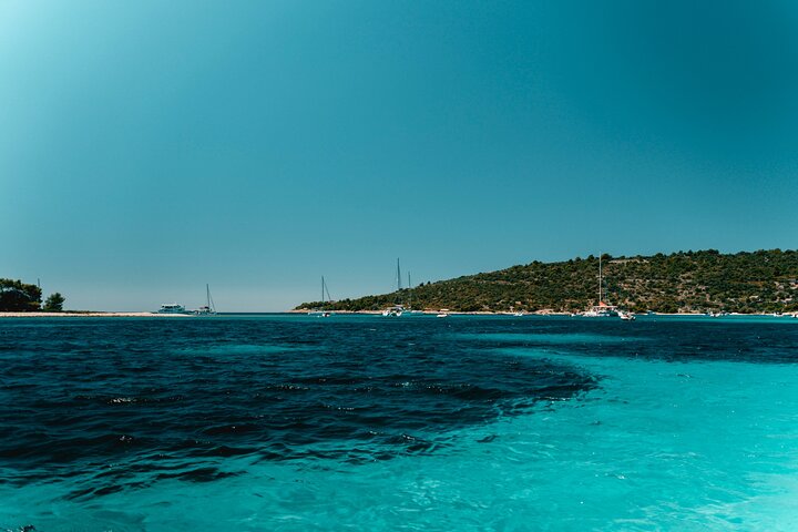 Blue Lagoon & 3 Islands Small-Group Speedboat Tour