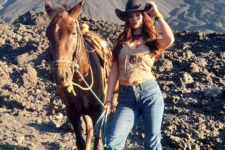 Puerto Quetzal Pacaya Volcano Horseback Ride with Lava Pizza