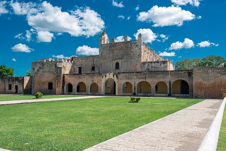 Tour Valladolid, Cenote Suytun and Cenote Oxman from Mérida