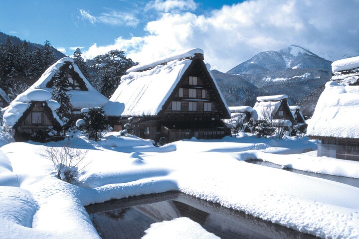 One-Way Bus Ticket: Takayama to Kanazawa via UNESCO Shirakawa-go